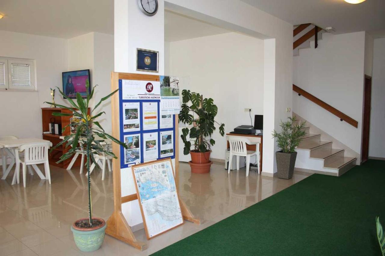 Villa Dvor Apartments Omis Exterior photo