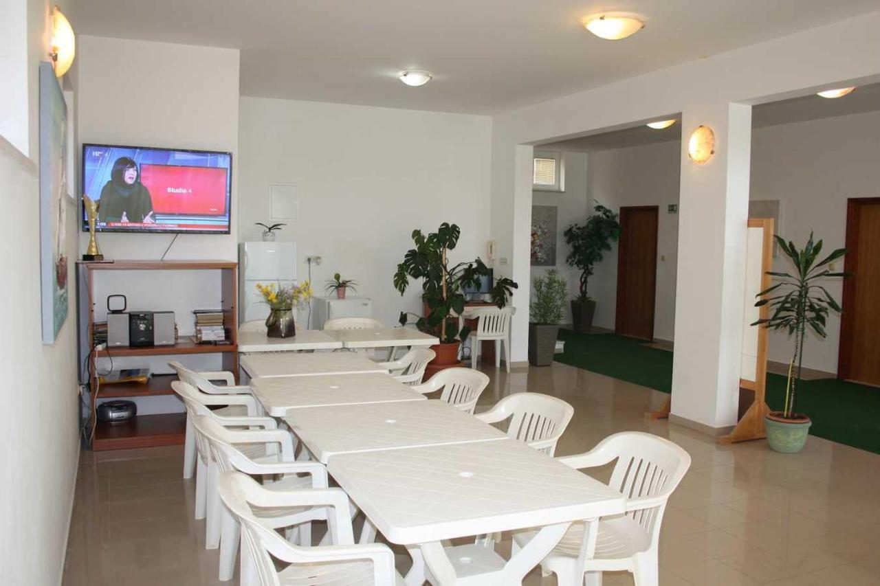 Villa Dvor Apartments Omis Exterior photo