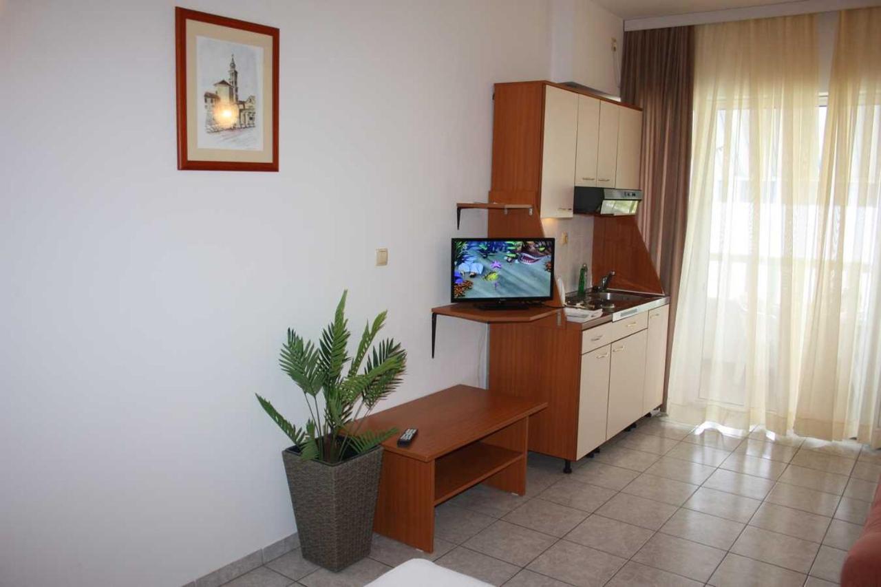 Villa Dvor Apartments Omis Exterior photo