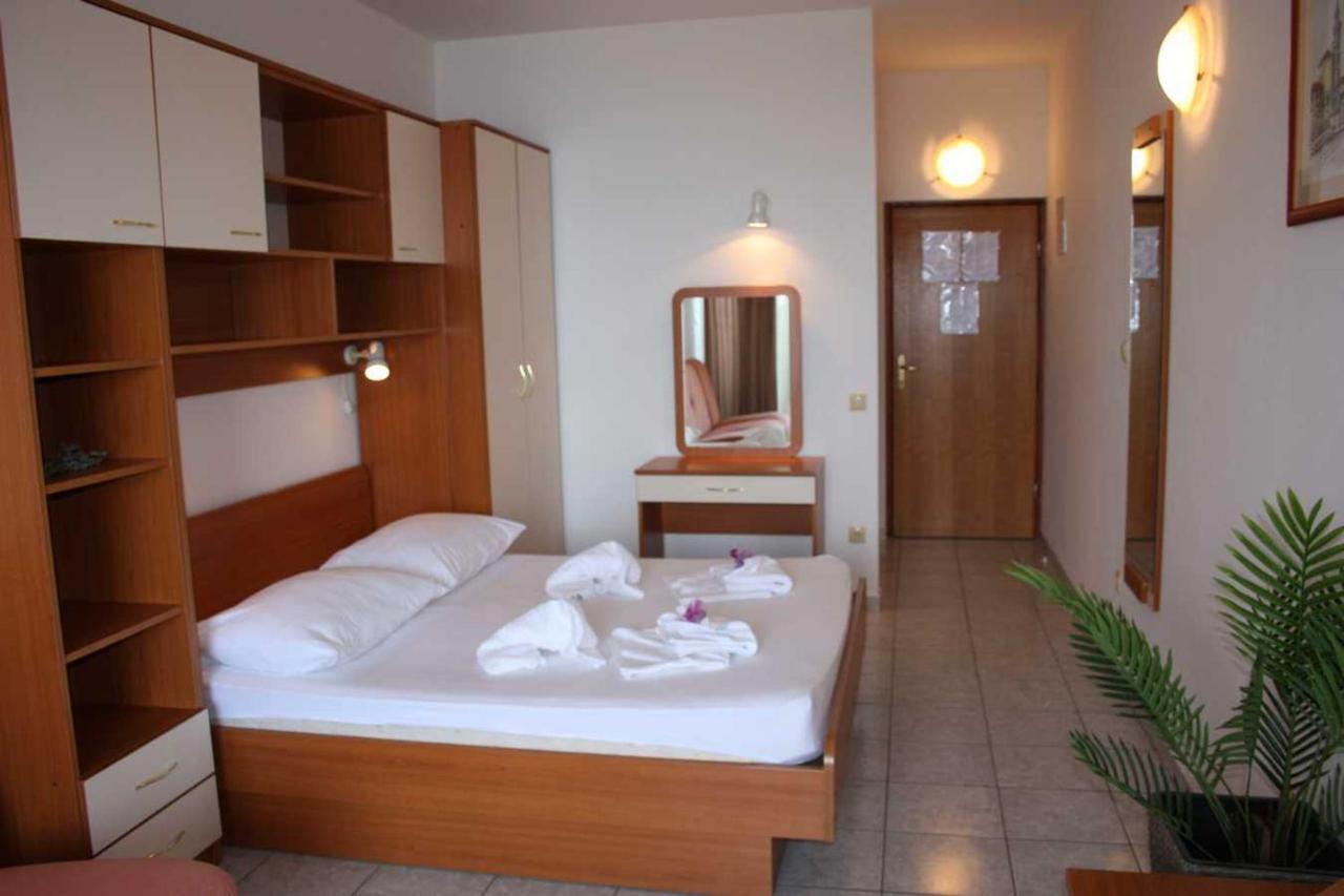 Villa Dvor Apartments Omis Exterior photo