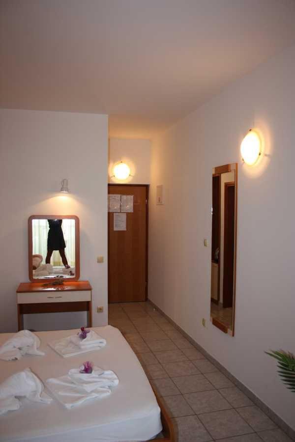 Villa Dvor Apartments Omis Exterior photo